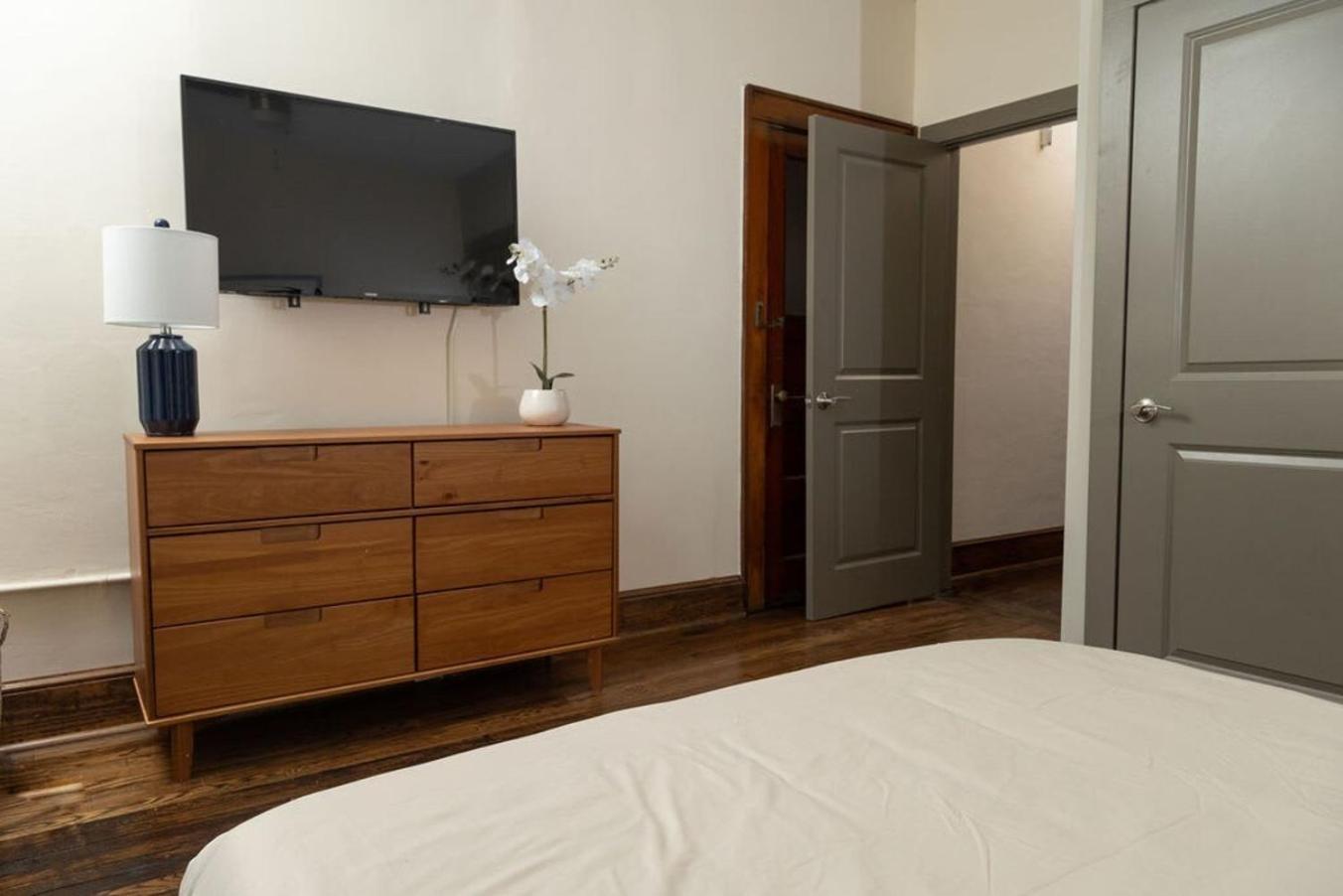 شقة Luxury Multi-Unit Historic Building Near Downtown رونوك المظهر الخارجي الصورة